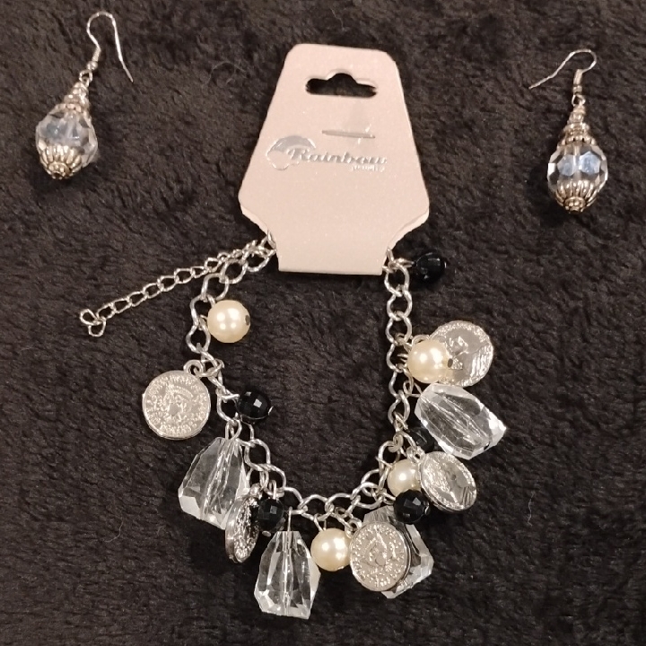Rainbow Brand Charm Bracelet And Dangly Earrings 8$